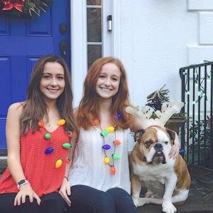 Sisters/Poshers Lex and Linz